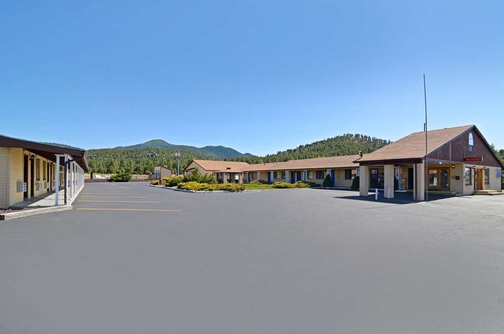 Super 8 By Wyndham Williams West Route 66 - Grand Canyon Area Exterior photo